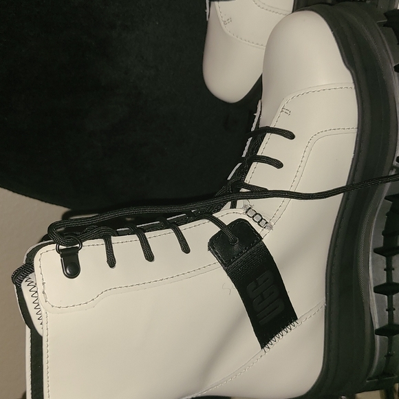 Ugg Plush boots - Picture 6 of 10